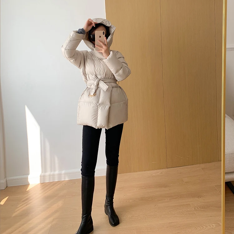 Lagabogy 2025 New Winter Women Hooded Thick Loose 90% White Duck Down Jacket Female Elegant Lightweight Puffer Coat With Belt