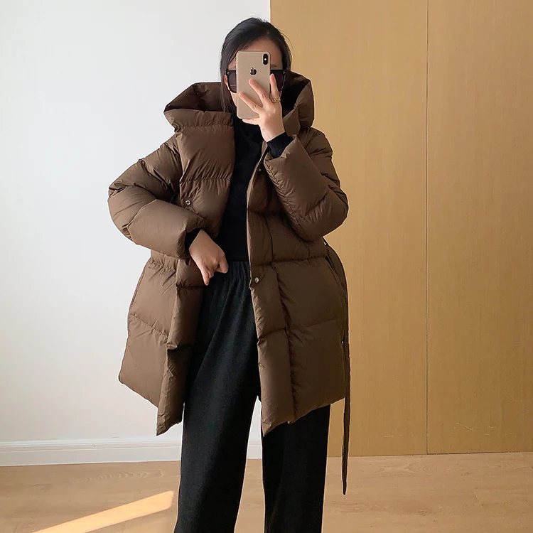 Lagabogy 2025 New Winter Women Hooded Thick Loose 90% White Duck Down Jacket Female Elegant Lightweight Puffer Coat With Belt