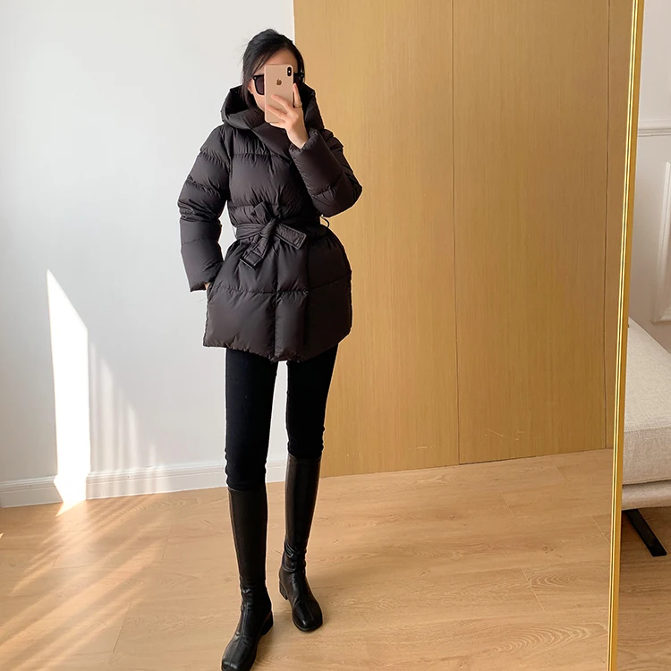 Lagabogy 2025 New Winter Women Hooded Thick Loose 90% White Duck Down Jacket Female Elegant Lightweight Puffer Coat With Belt