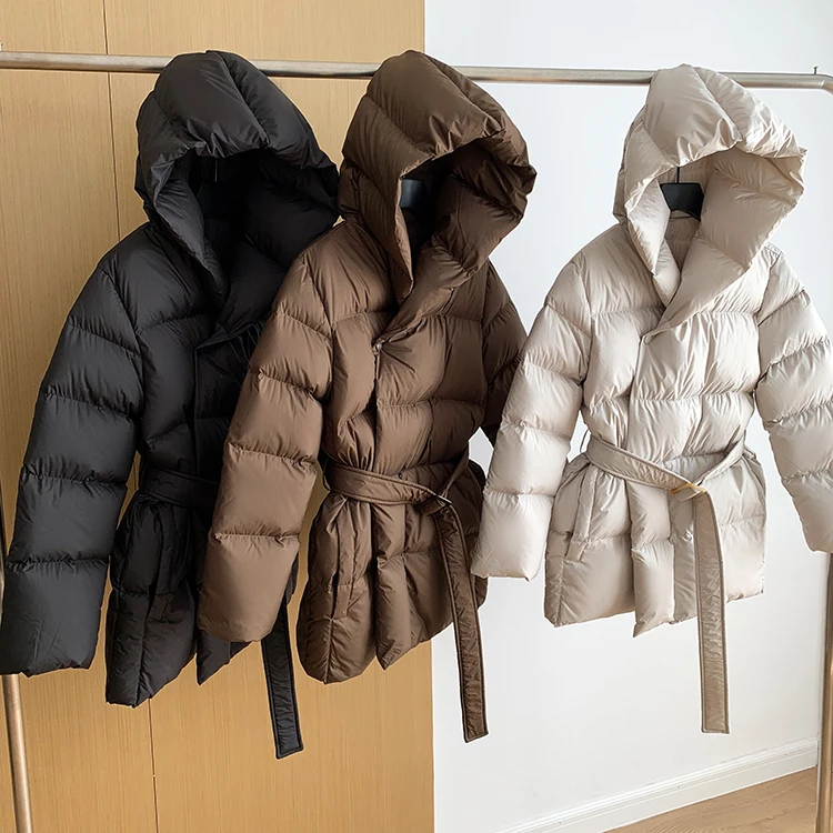 Lagabogy 2025 New Winter Women Hooded Thick Loose 90% White Duck Down Jacket Female Elegant Lightweight Puffer Coat With Belt