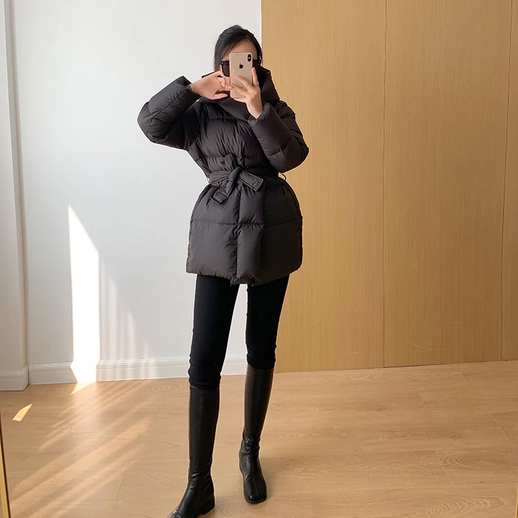 Lagabogy 2025 New Winter Women Hooded Thick Loose 90% White Duck Down Jacket Female Elegant Lightweight Puffer Coat With Belt