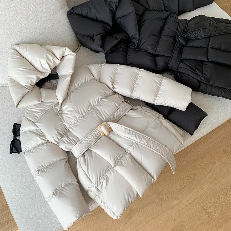 Lagabogy 2025 New Winter Women Hooded Thick Loose 90% White Duck Down Jacket Female Elegant Lightweight Puffer Coat With Belt