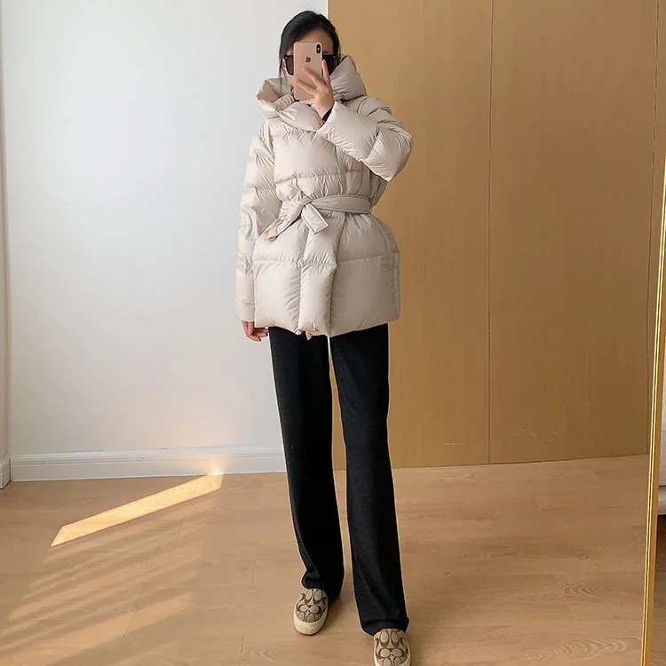 Lagabogy 2025 New Winter Women Hooded Thick Loose 90% White Duck Down Jacket Female Elegant Lightweight Puffer Coat With Belt