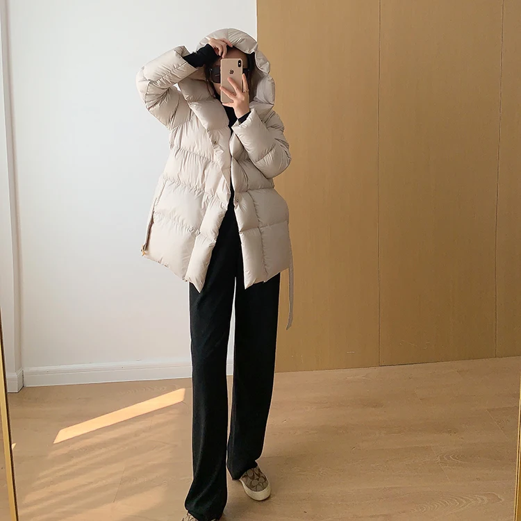 Lagabogy 2025 New Winter Women Hooded Thick Loose 90% White Duck Down Jacket Female Elegant Lightweight Puffer Coat With Belt