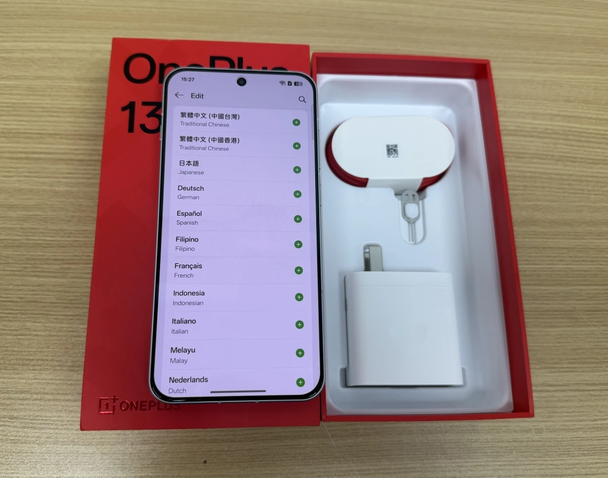 OnePlus 13T Unlocked 5G Smart Phone 6.32'' 120Hz OLED Screen 6260mAh 80W Super Charge Snapdragon 8 Elite 50MP Main Camera NFC