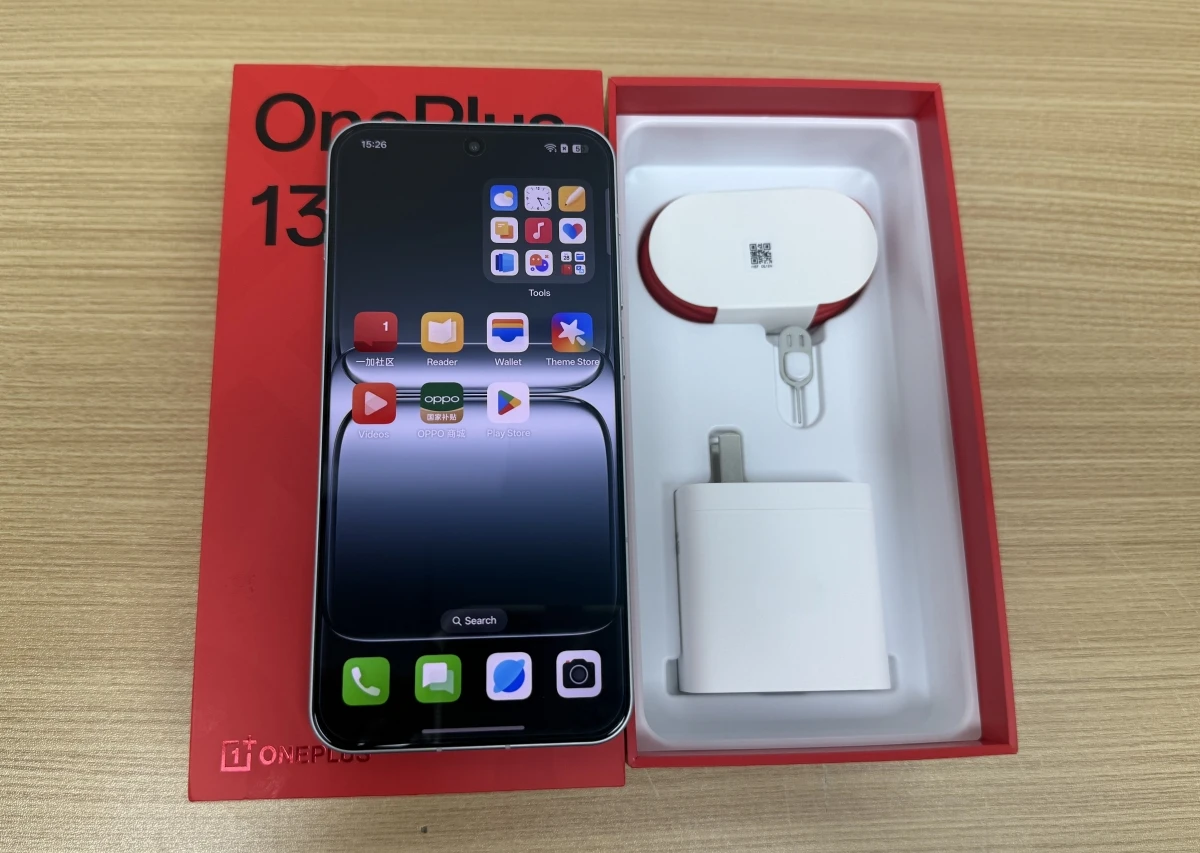 OnePlus 13T Unlocked 5G Smart Phone 6.32'' 120Hz OLED Screen 6260mAh 80W Super Charge Snapdragon 8 Elite 50MP Main Camera NFC