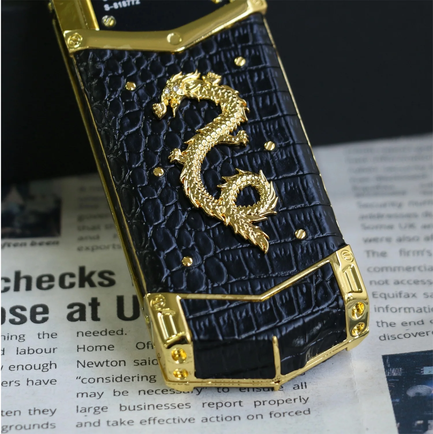Elegant Metal Signature Handmade Dragon Cellphone Classic Senior Mobile Phone Dual SIM Bluetooth Dialer Luxury Elderly Phone 2G