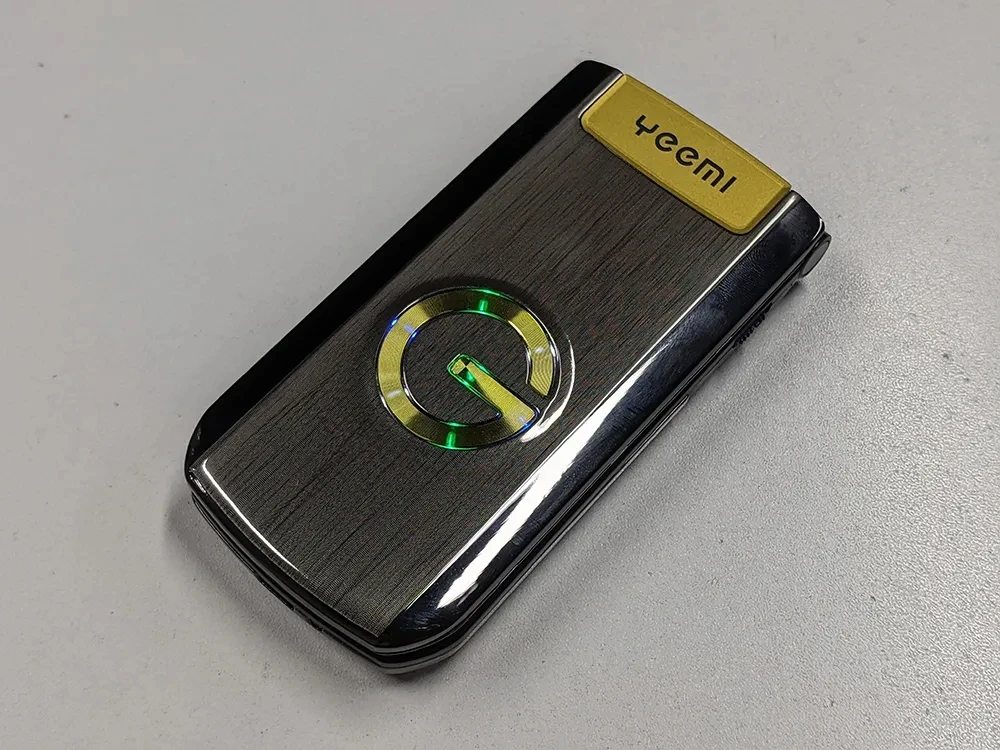 YEEMI G9000 Flip Mobile Phone 2.6inches GSM Big Keyboard Dual SIM Card Flashlight FM Radio Bluetooth E-book Camera 2G Cellphone
