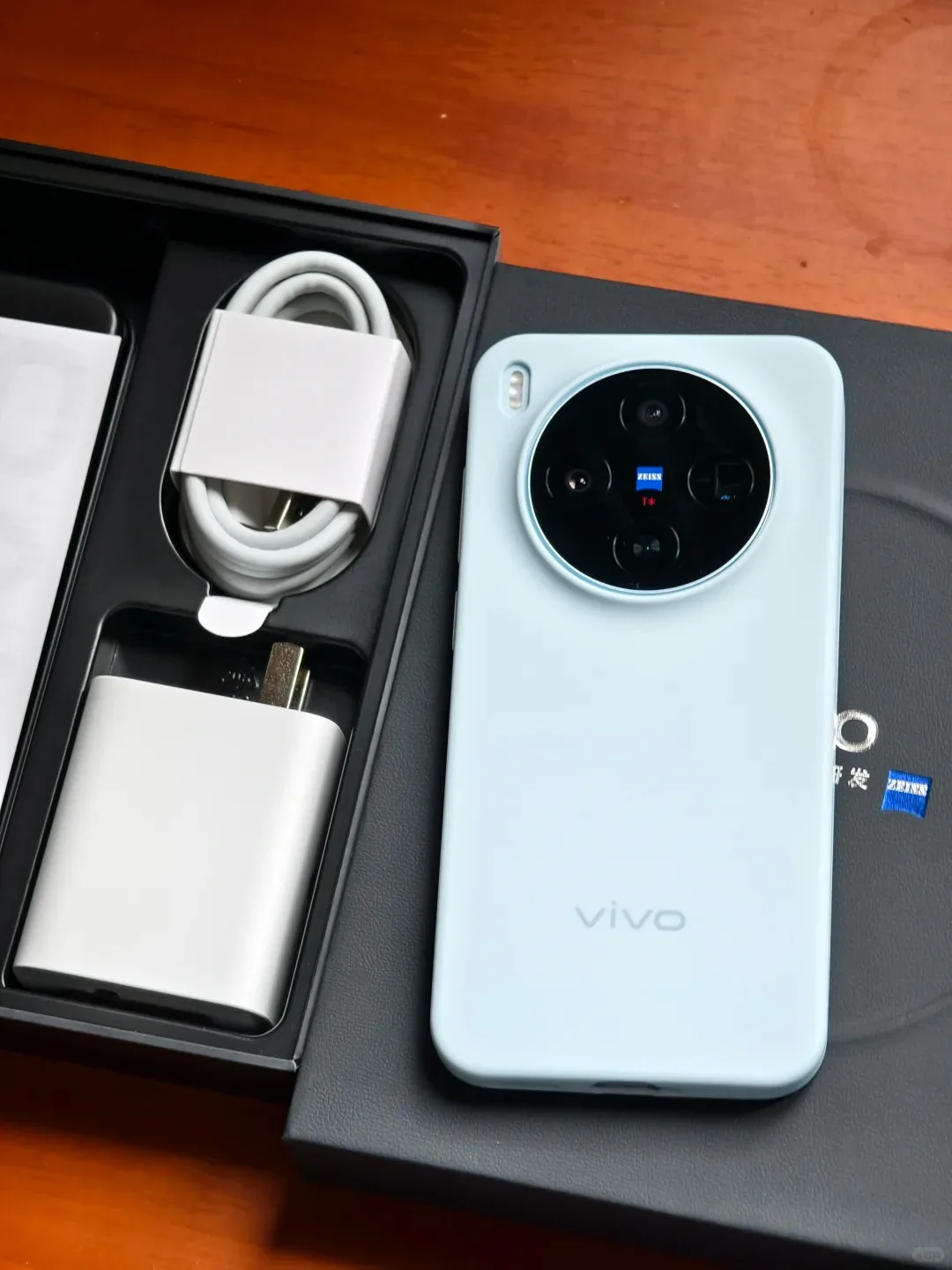 VIVO X300 5G Smartphone 6040mAh 90W SuperVOOC 6.31” 120Hz AMOLED 200MP Zeiss Triple Cam Dimensity 9500
