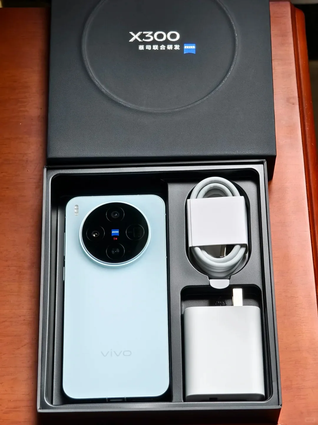 VIVO X300 5G Smartphone 6040mAh 90W SuperVOOC 6.31” 120Hz AMOLED 200MP Zeiss Triple Cam Dimensity 9500