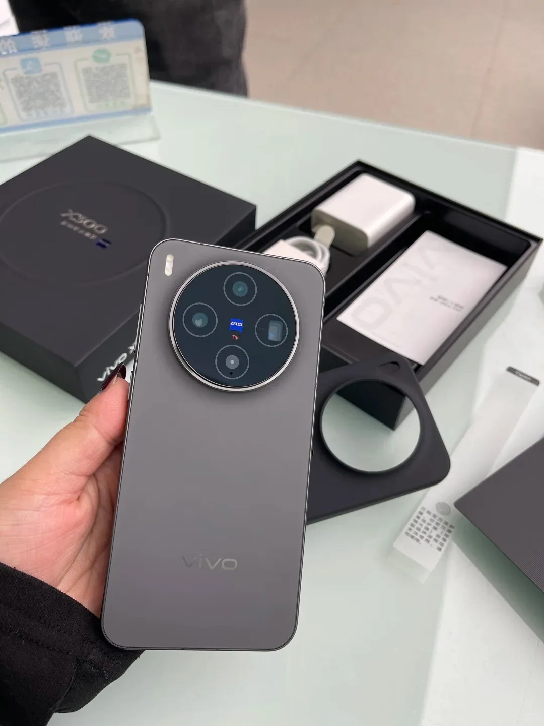 VIVO X300 5G Smartphone 6040mAh 90W SuperVOOC 6.31” 120Hz AMOLED 200MP Zeiss Triple Cam Dimensity 9500