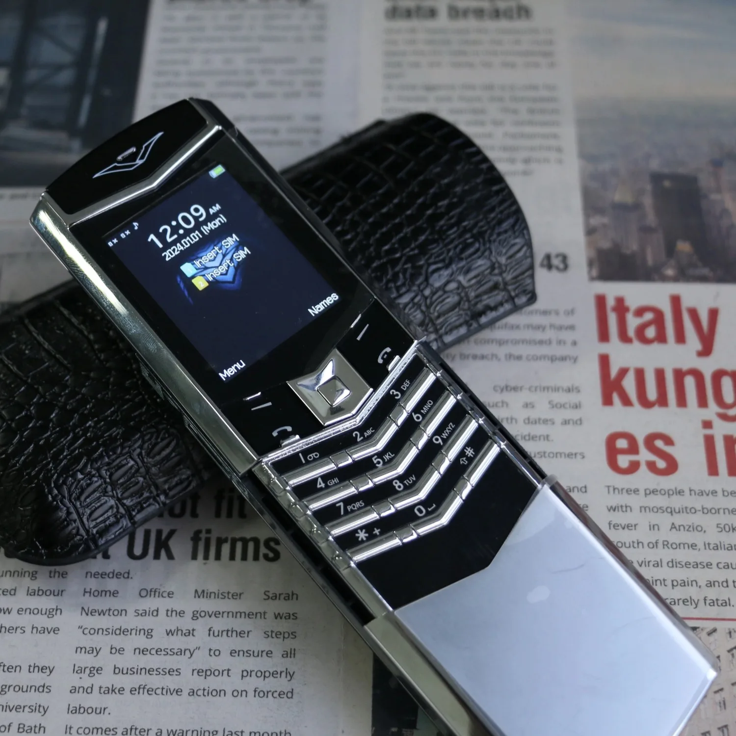 Luxury Slider Business Mobile Phone Metal Body Magice Voice Blacklist Dual Sim Big Button Portable Size Durable Elderly Classic