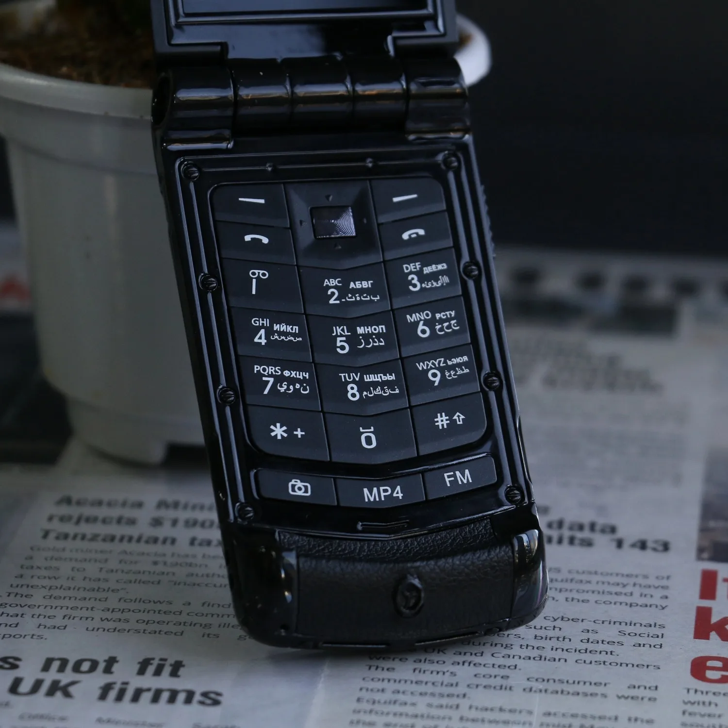 Luxury Metal Flip Phone for Men Dual SIM Business Phone Big Button Dual Screen Magic Voice Blacklist Senior Classic Mobile