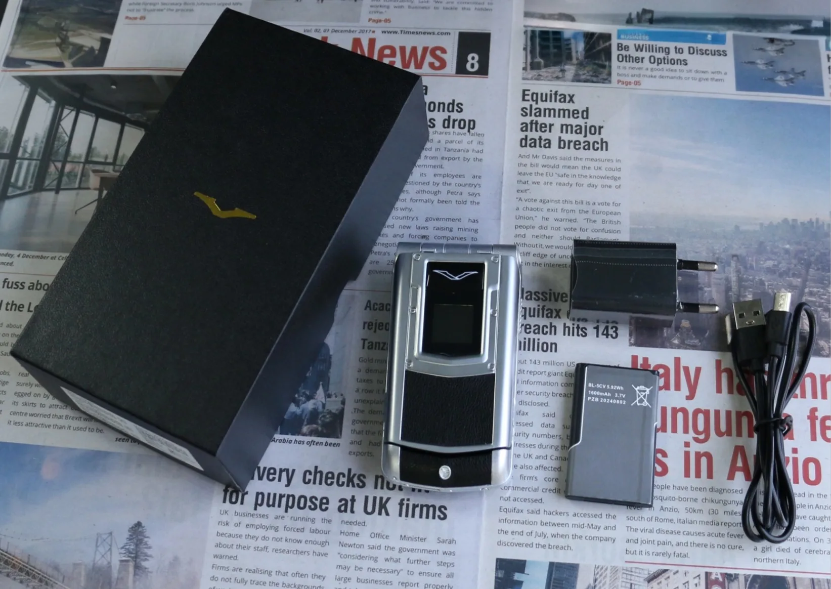 Luxury Metal Flip Phone for Men Dual SIM Business Phone Big Button Dual Screen Magic Voice Blacklist Senior Classic Mobile