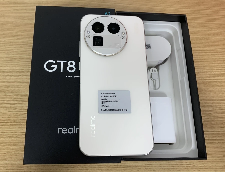 realme GT8 Pro 5G Smart Phone 6.79'' 144Hz AMOLED Screen 7000mAH Battery 120W SuperCharge 50W WirelessCharge Snapdragon 8 Gen5