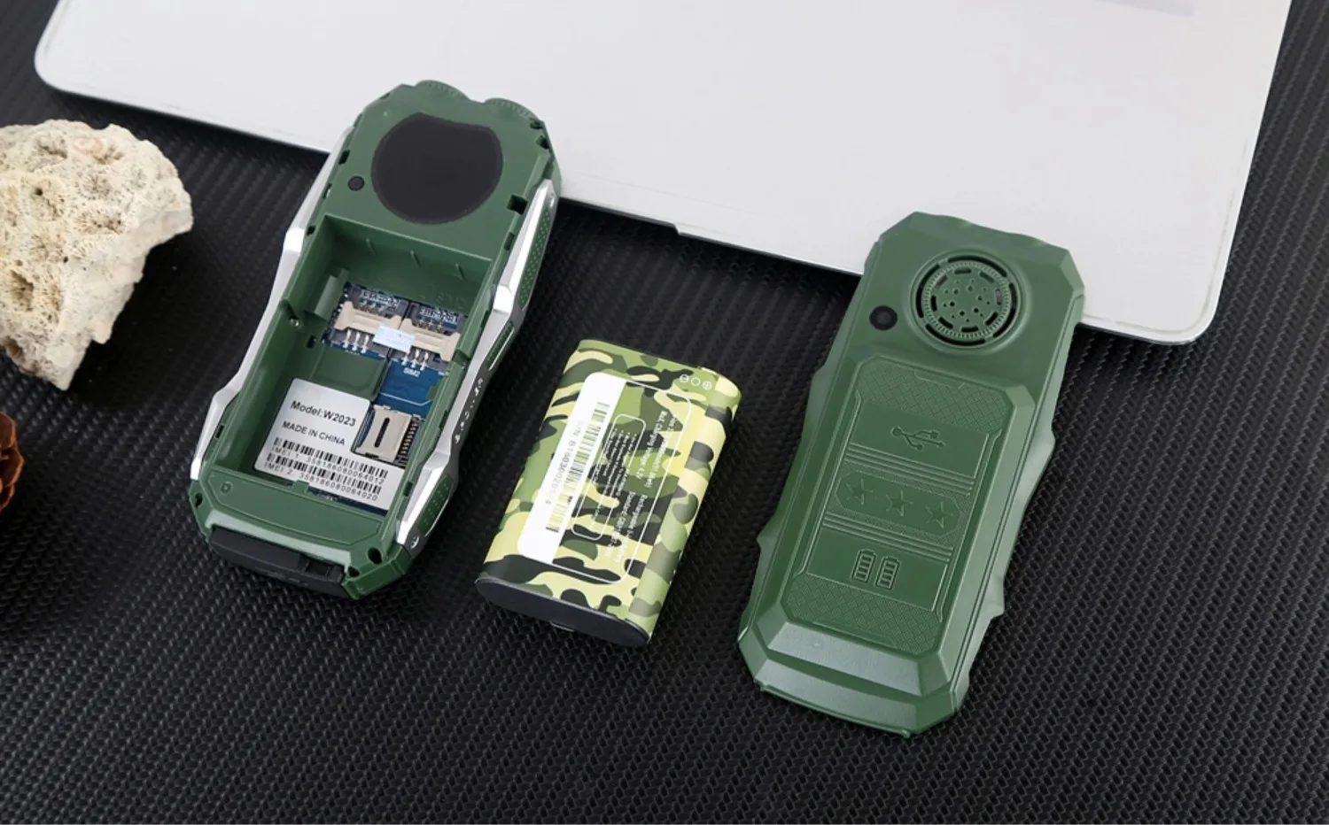 Unlocked Shockproof Senior Phone Big Battery Powerbank Large Key Durable 3 Sims Loud Voice Speed Dial Strong Torch For Elderly