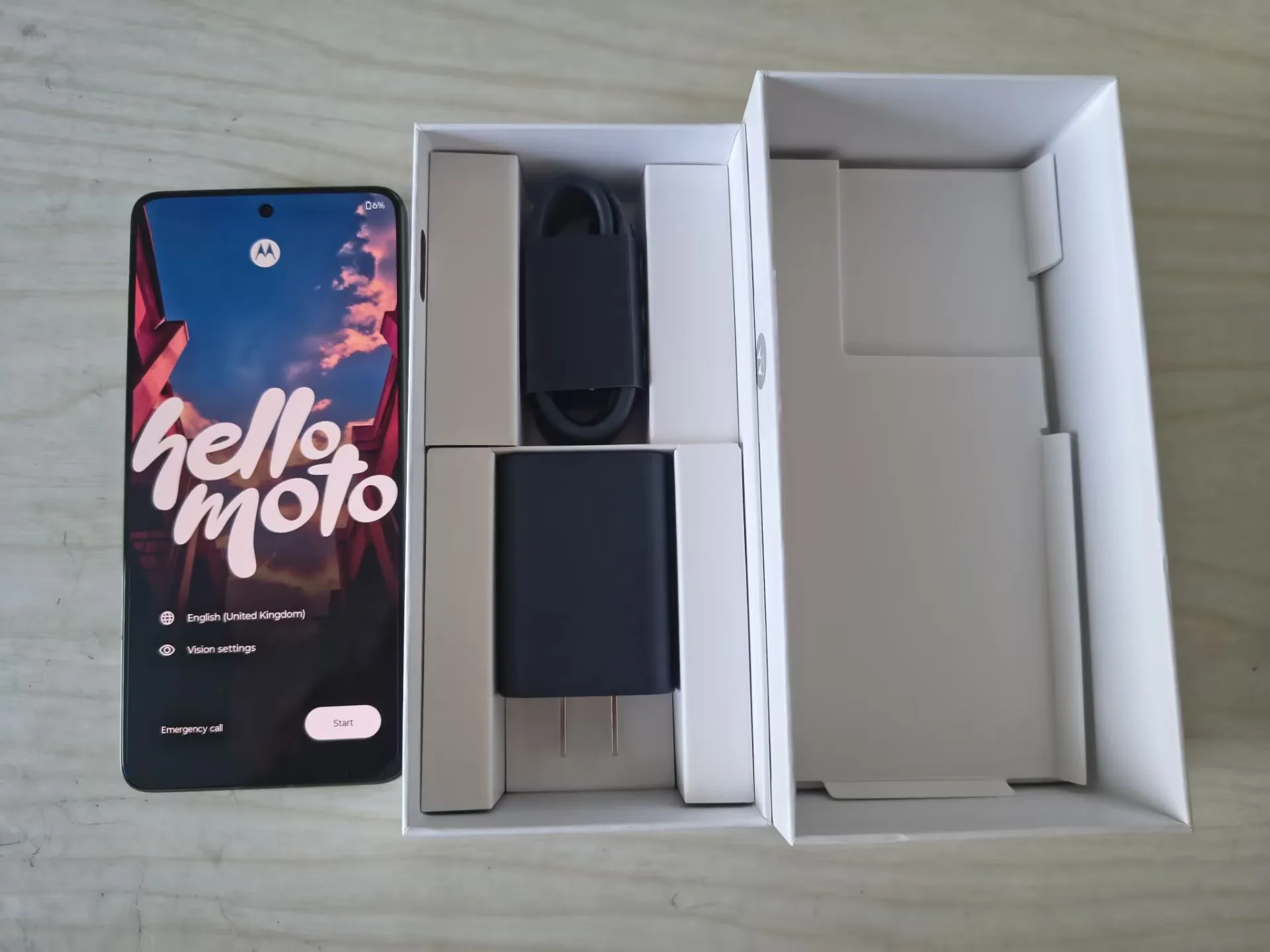 Motorola Moto X70 Air Snapdragon7(Gen4) 2.8GHz LPDDR5X 6.7 Inch 1.5K 120Hz 3D VC 50MP 4800mAh B20