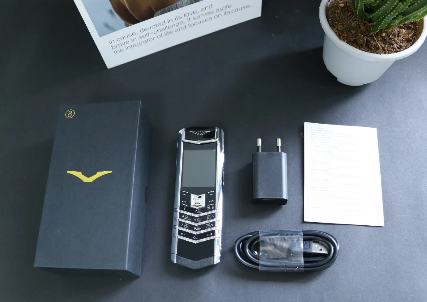 Elegant Metal Signature Handmade Mobile Phone Dual SIM Bluetooth Dialer Ebook Luxury Feature Classic Senior Phone for Elderly