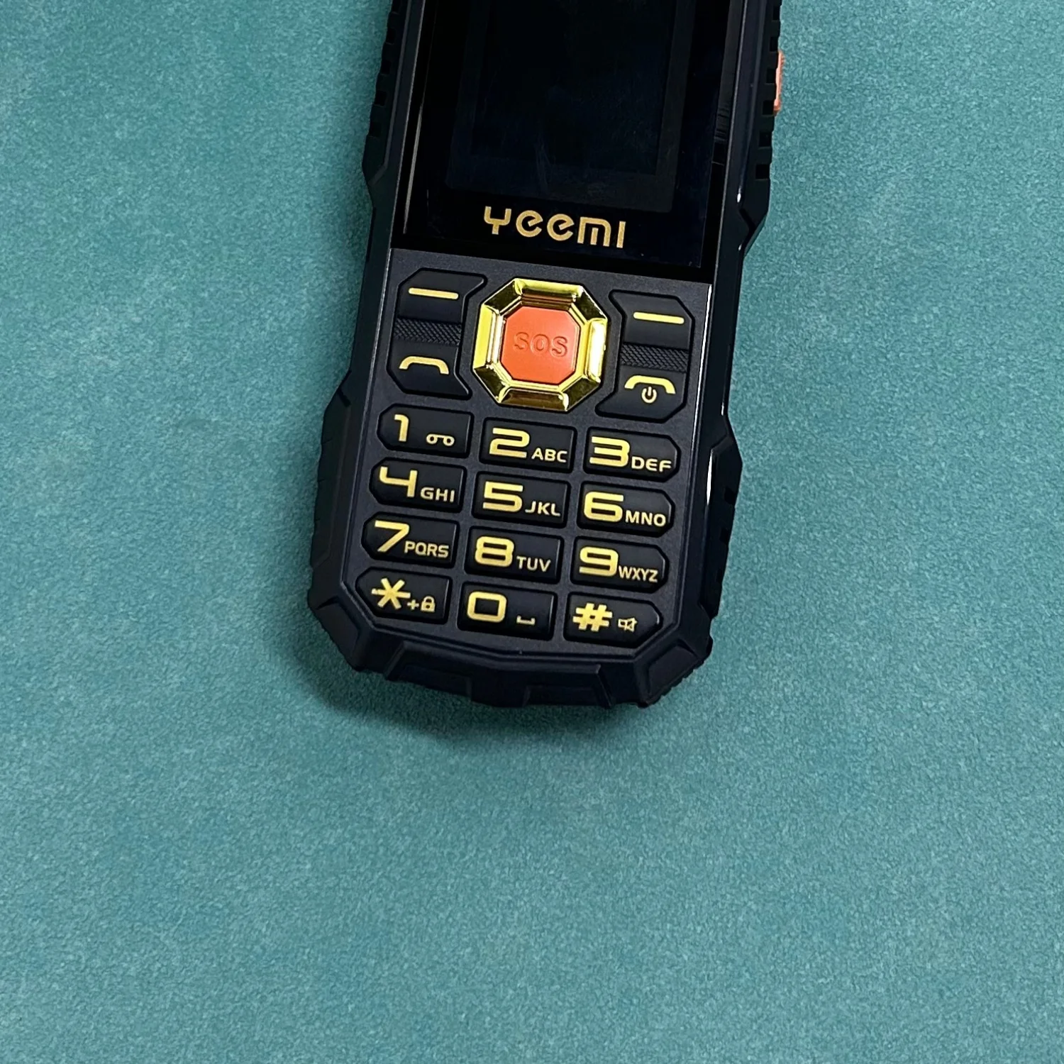 YEEMI Q7+ 4G CellPhone 2.4inch Dual SIM Card Flashlight Loud Speaker 2400mAh LTE Camera Waterproof Outdoor Mobile Phone