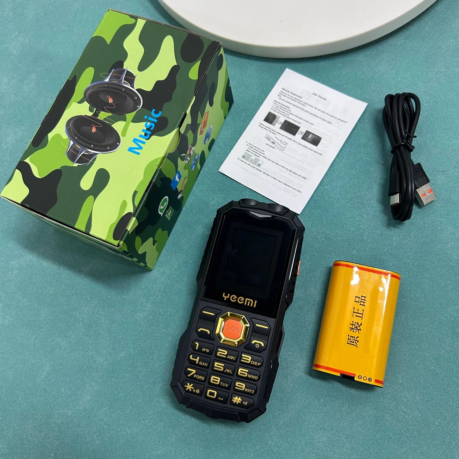 YEEMI Q7+ 4G CellPhone 2.4inch Dual SIM Card Flashlight Loud Speaker 2400mAh LTE Camera Waterproof Outdoor Mobile Phone