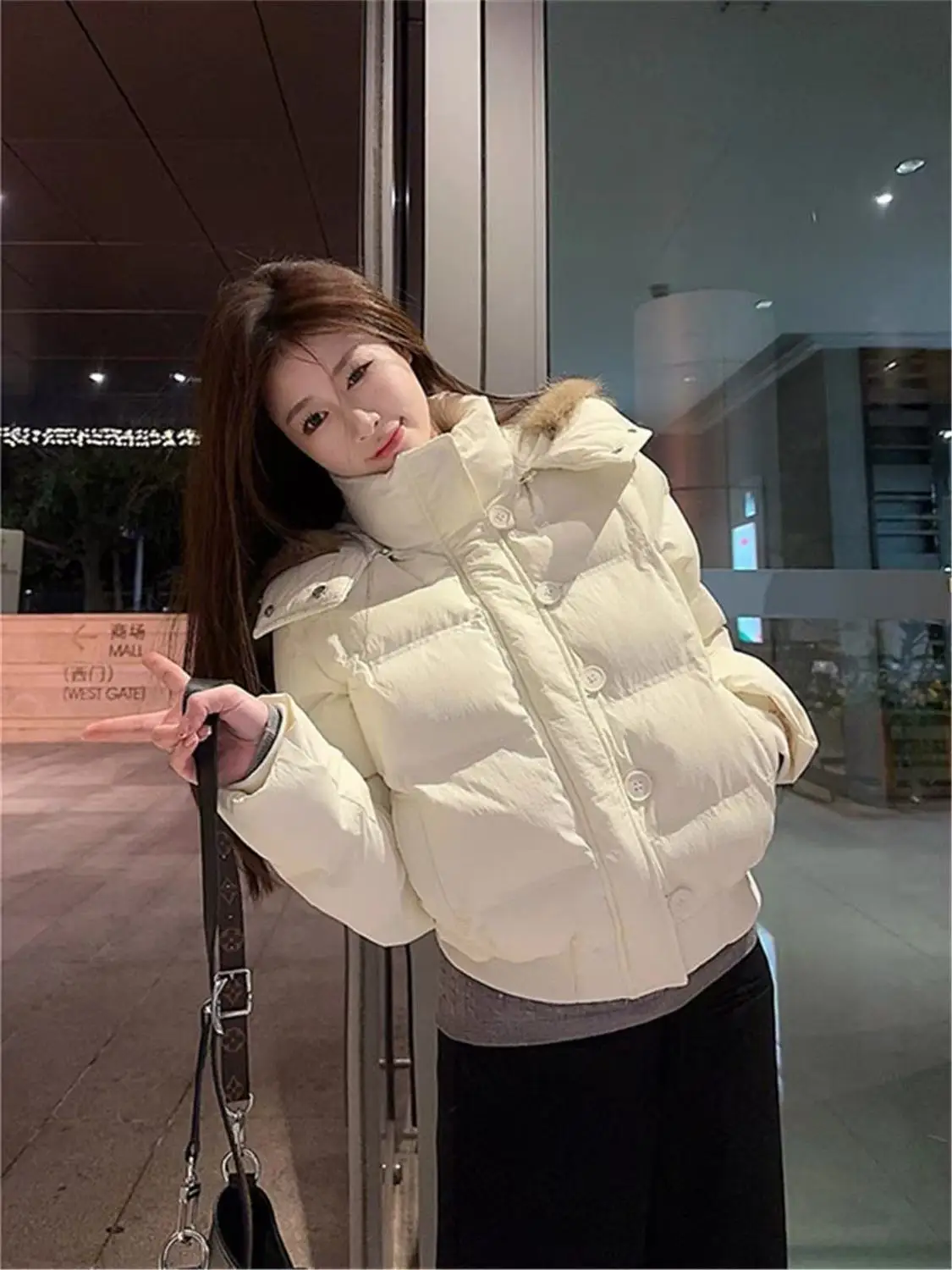 Women Autumn Winter Fur Collar Cotton Coat 2025 New Women Warm Thicken Hooded Cotton Padded Jacket Women Short Parkas Outwear