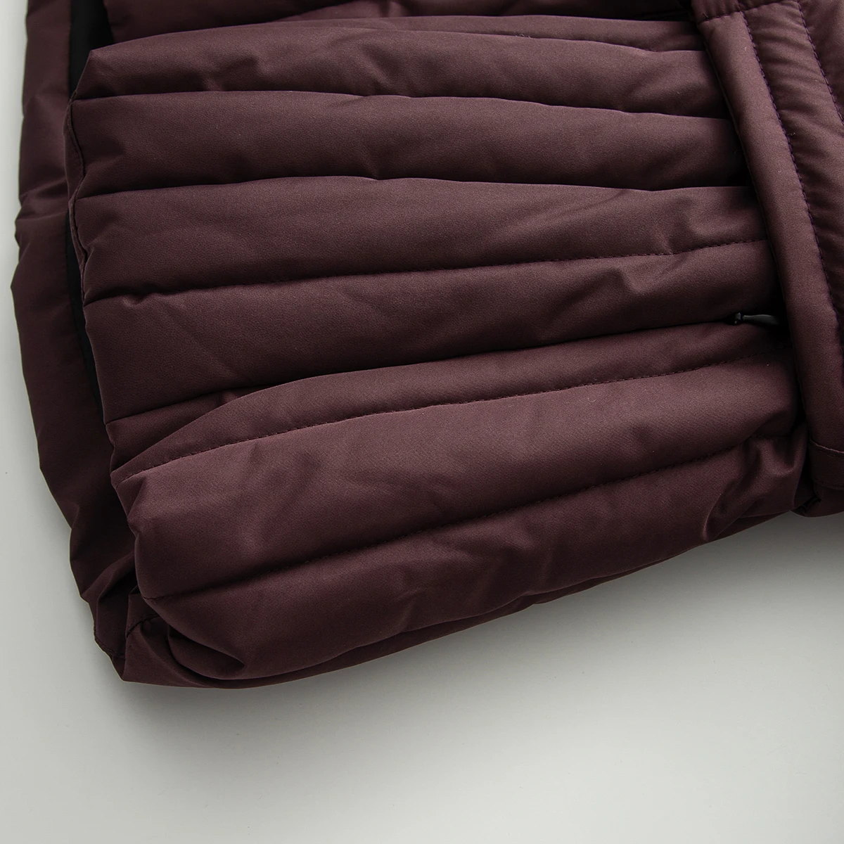 2026 Women's Elegant Hooded Zipper Burgundy Skiing Padded Snow Sports Coats Lady Chic Thicken Warm Windproof Jackets Parkas Belt