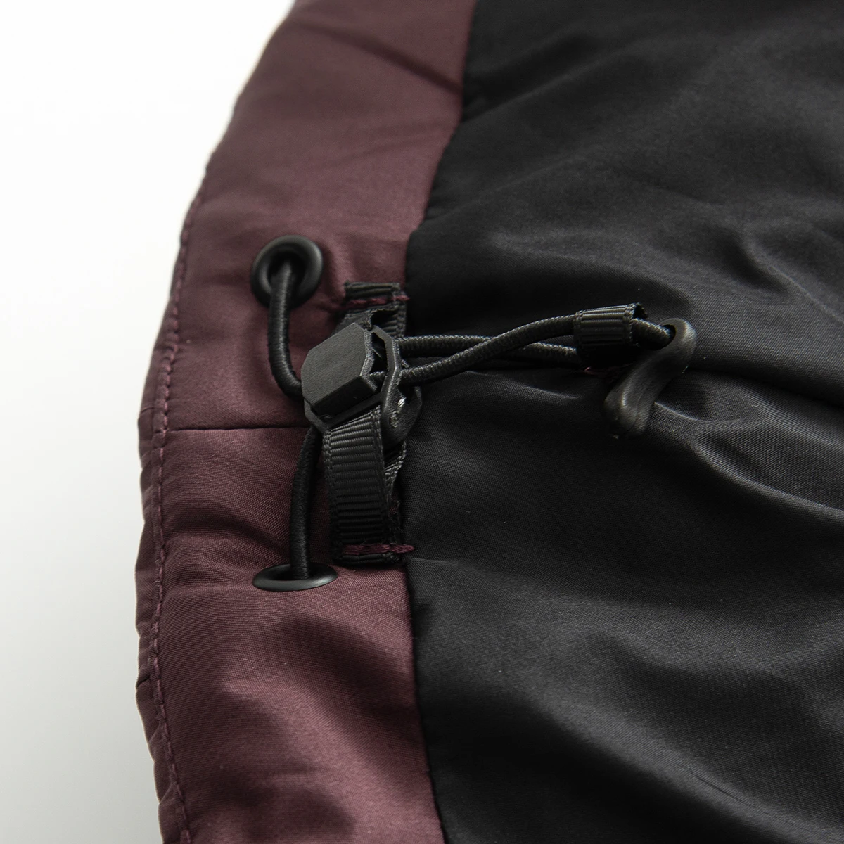 2026 Women's Elegant Hooded Zipper Burgundy Skiing Padded Snow Sports Coats Lady Chic Thicken Warm Windproof Jackets Parkas Belt
