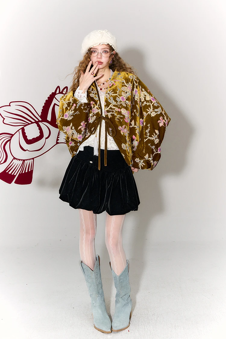 ELFSACK Chinese Velvet Jacket with Floral & Goldfish Embroidery, Royal Elegant Loose Coat , V-Neck Vintage Outerwear