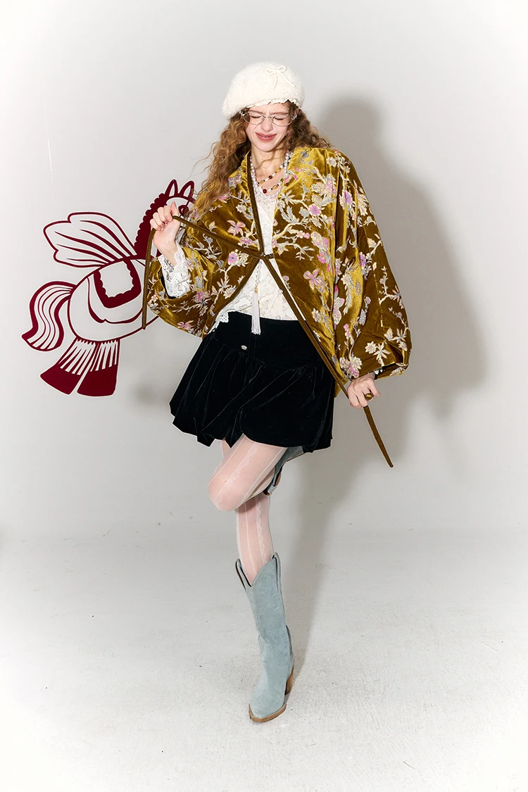 ELFSACK Chinese Velvet Jacket with Floral & Goldfish Embroidery, Royal Elegant Loose Coat , V-Neck Vintage Outerwear