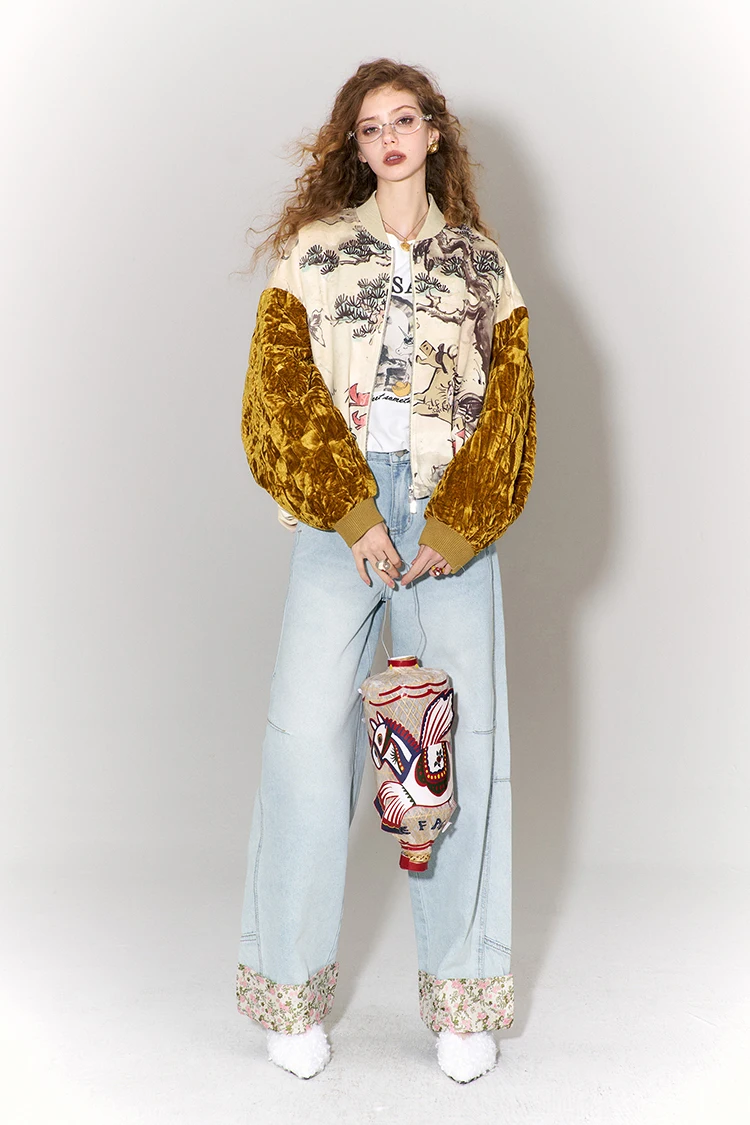 ELFSACK 2026 Oriental Royal Winter Jacket Women, Velvet Sleeve Horse Print Loose Coat, Winter Outerwear with Pine Print