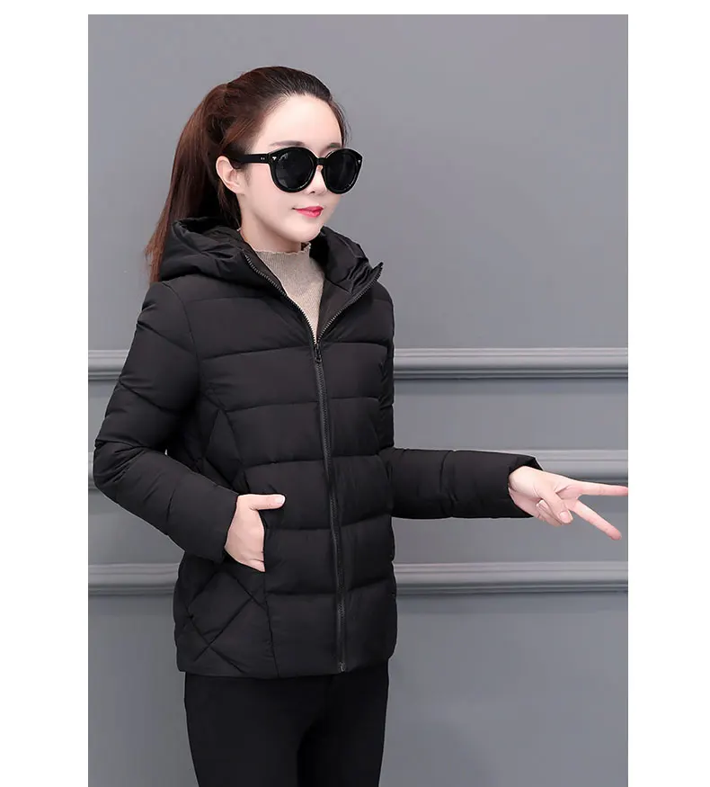 2026 Winter New Women Light Down Cotton Hooded Jacket Warm Loose Short Outerwear Casual Female Bread Clothing Cotton Basic Coats