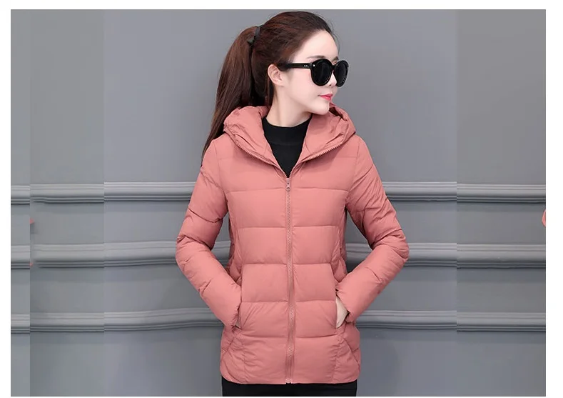 2026 Winter New Women Light Down Cotton Hooded Jacket Warm Loose Short Outerwear Casual Female Bread Clothing Cotton Basic Coats