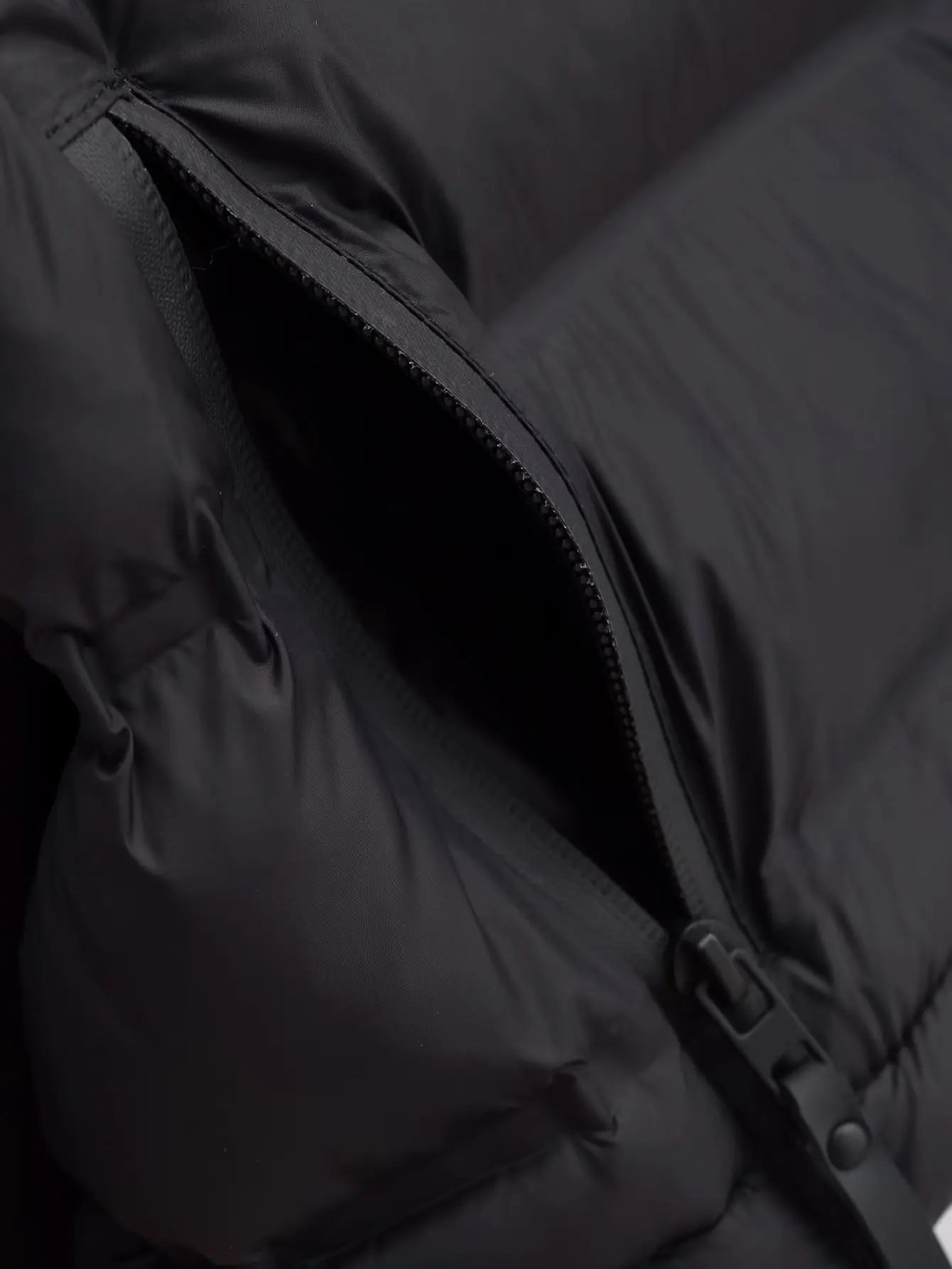 Winter Jackets For Women 2025 Black Spliced Long Sleeve Winter Women's Cold Coat Luxury Parkas Female New In Outerwear