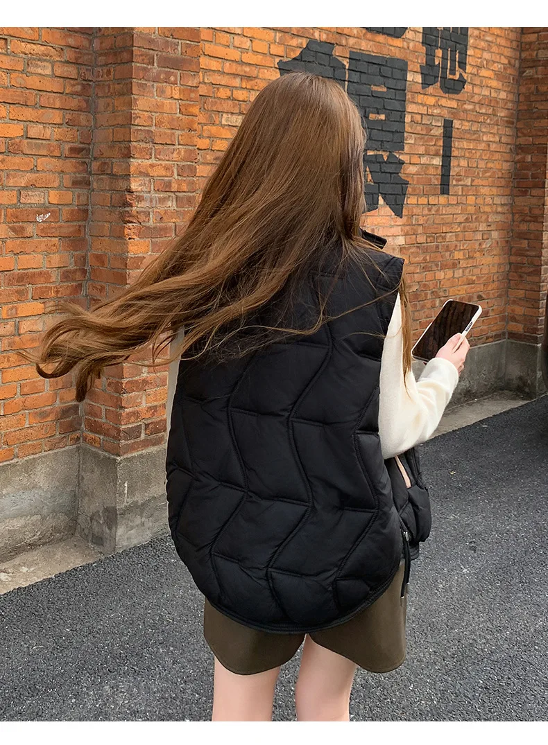 Stand Collar Quilted Puffer Vest Women Sleeveless Gilet Drawstring Hem Side Pockets Relaxed Silhouette Daily Outerwear Trendy