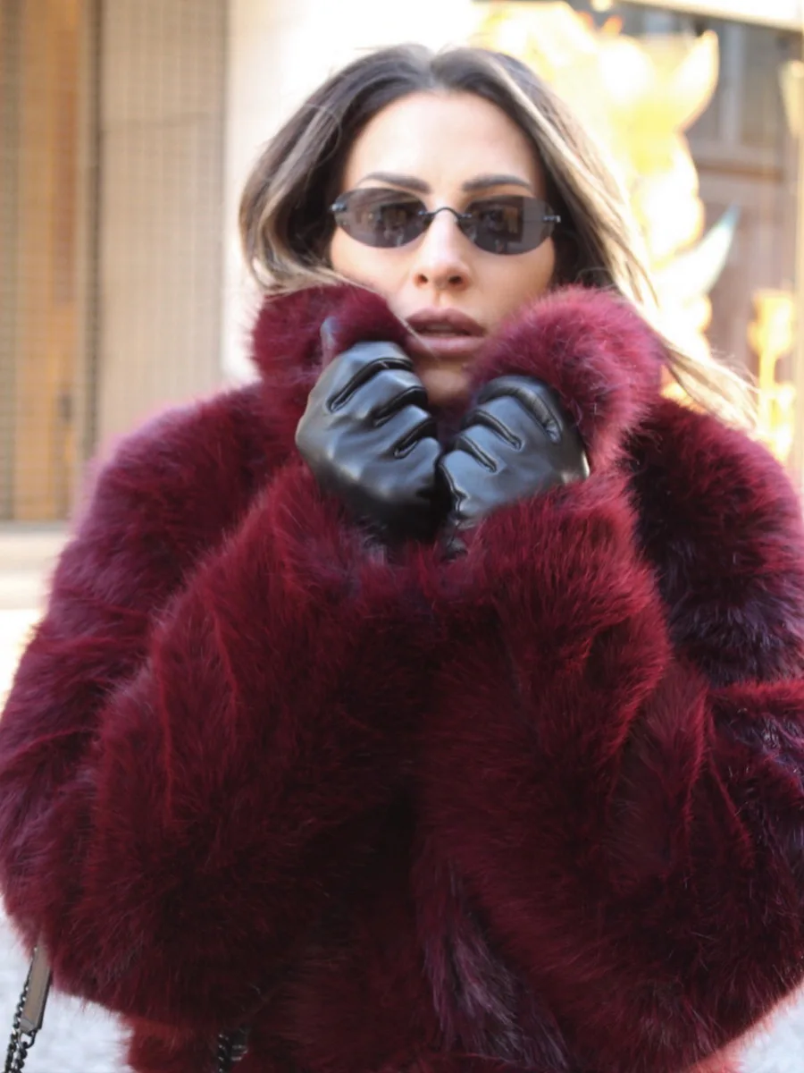Winter Luxury Lapel Plush Loose Overcoat Outwears High Quality Long Faux Fur Jacket Coat Women Warm Burgundy Belted Maxi Jacket
