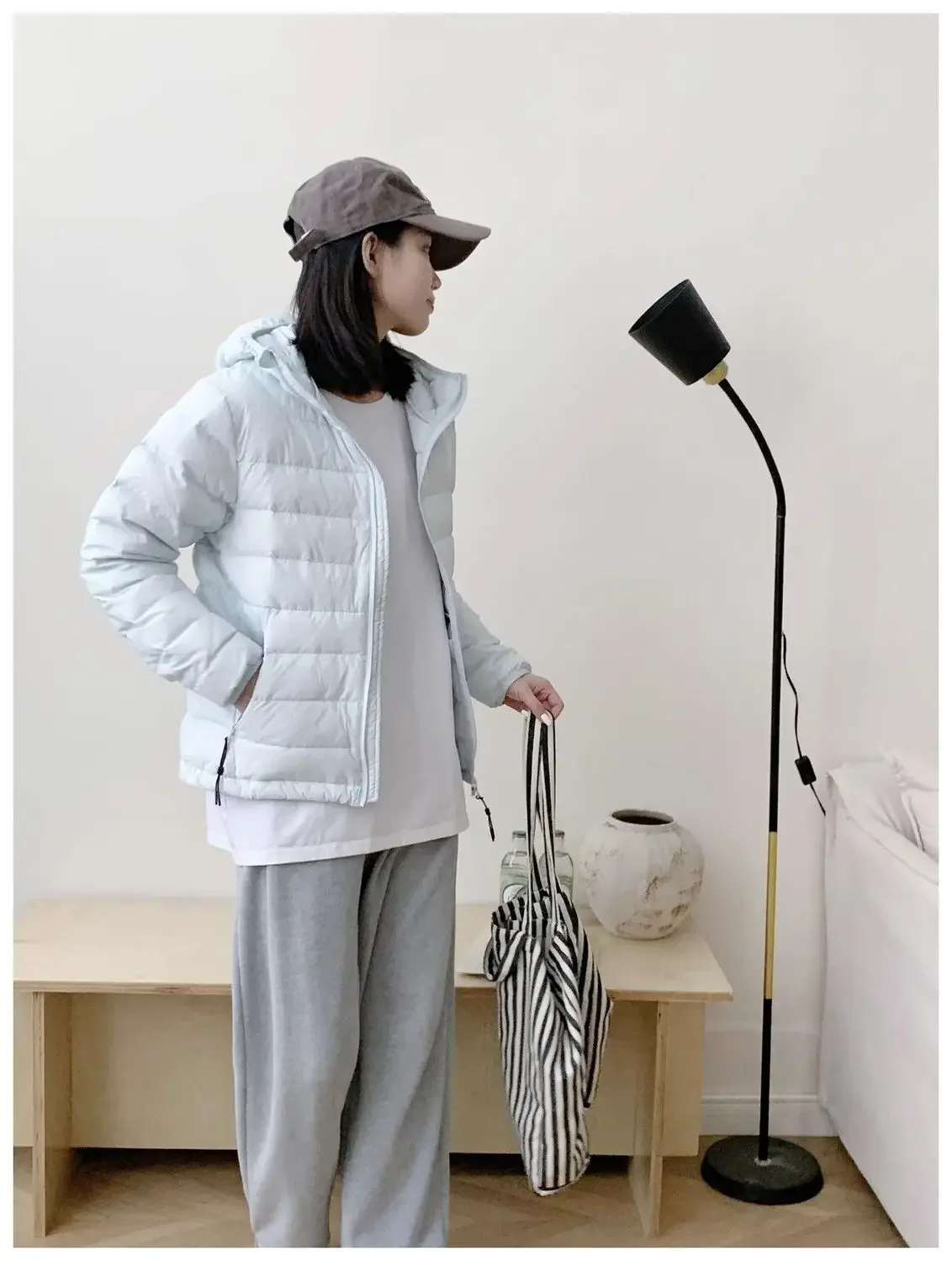 Winter 2026 New Hooded Warm Cotton Padded Coat Female Thin Down Jacket Women Parkas Fashion Simple Outwear Temperament Overwear