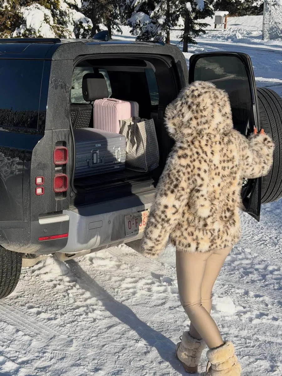 Winter Elegant Casual Hooded Fluffy Fur Jacket Lady Spotted Leopard Thick Warm Faux Fur Coat Women Luxury Long Sleeves Jacket