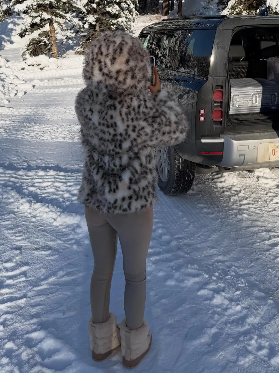 Winter Elegant Casual Hooded Fluffy Fur Jacket Lady Spotted Leopard Thick Warm Faux Fur Coat Women Luxury Long Sleeves Jacket