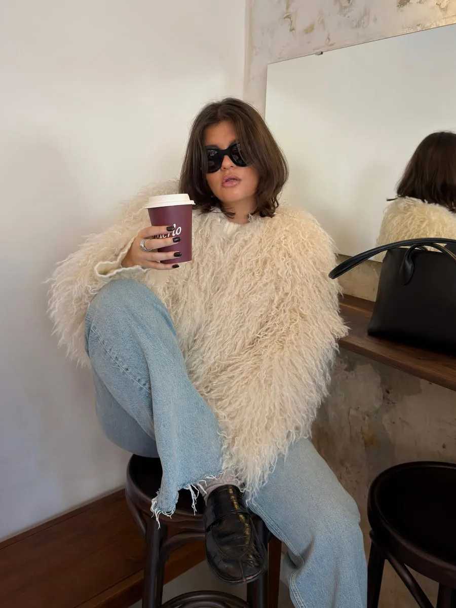 Winter Chic Street Girls Round Neck Jacket Faux Sheep Fur Coat Women Fluffy Warm Fur Cardigan Cotton Jacket Cropped Outerwear