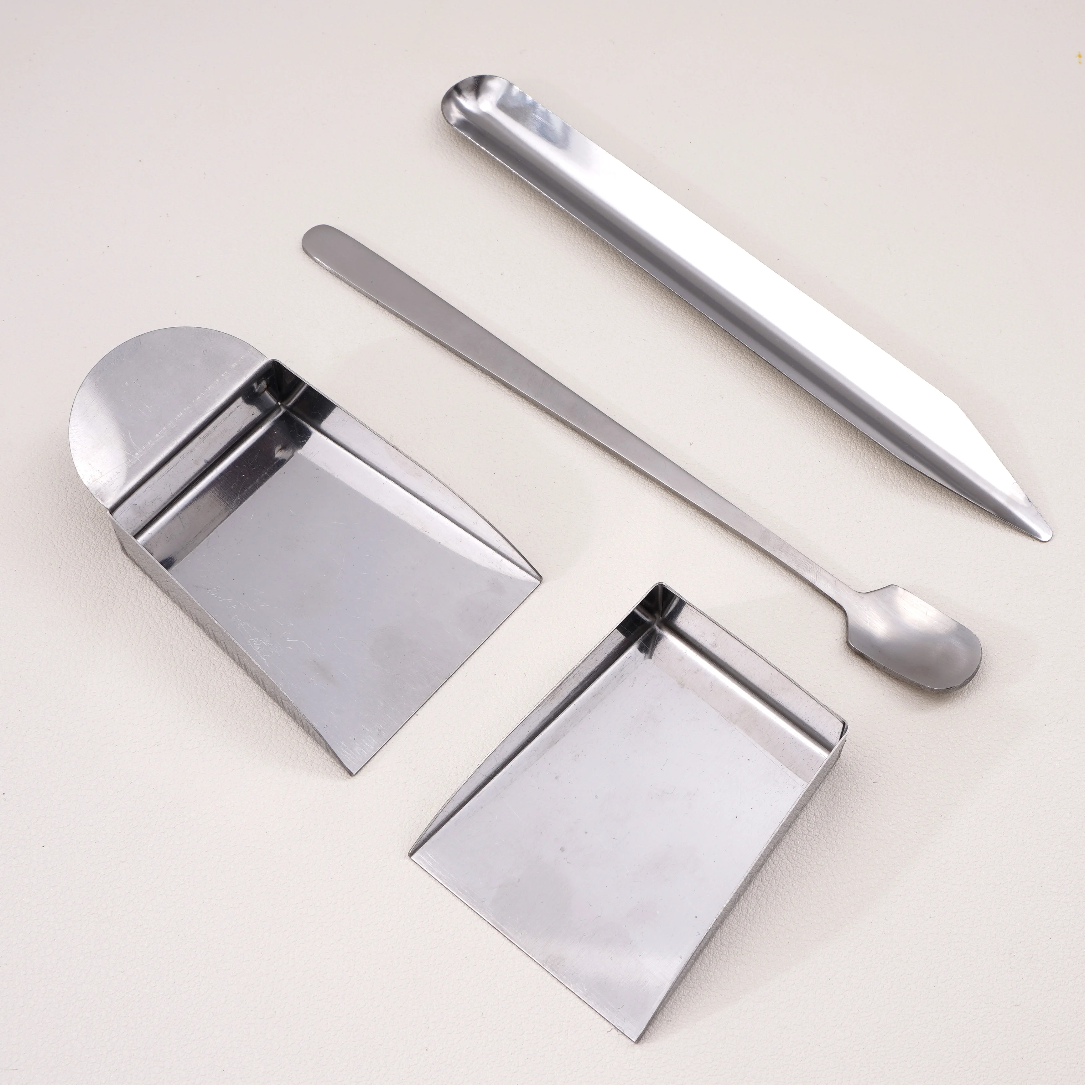 1Pc Stainless Steel Bead Shove Bead Scoop Small Spoon Pearl Shovel Tool for DIY Jewelry Beading Bead Collection and Organization