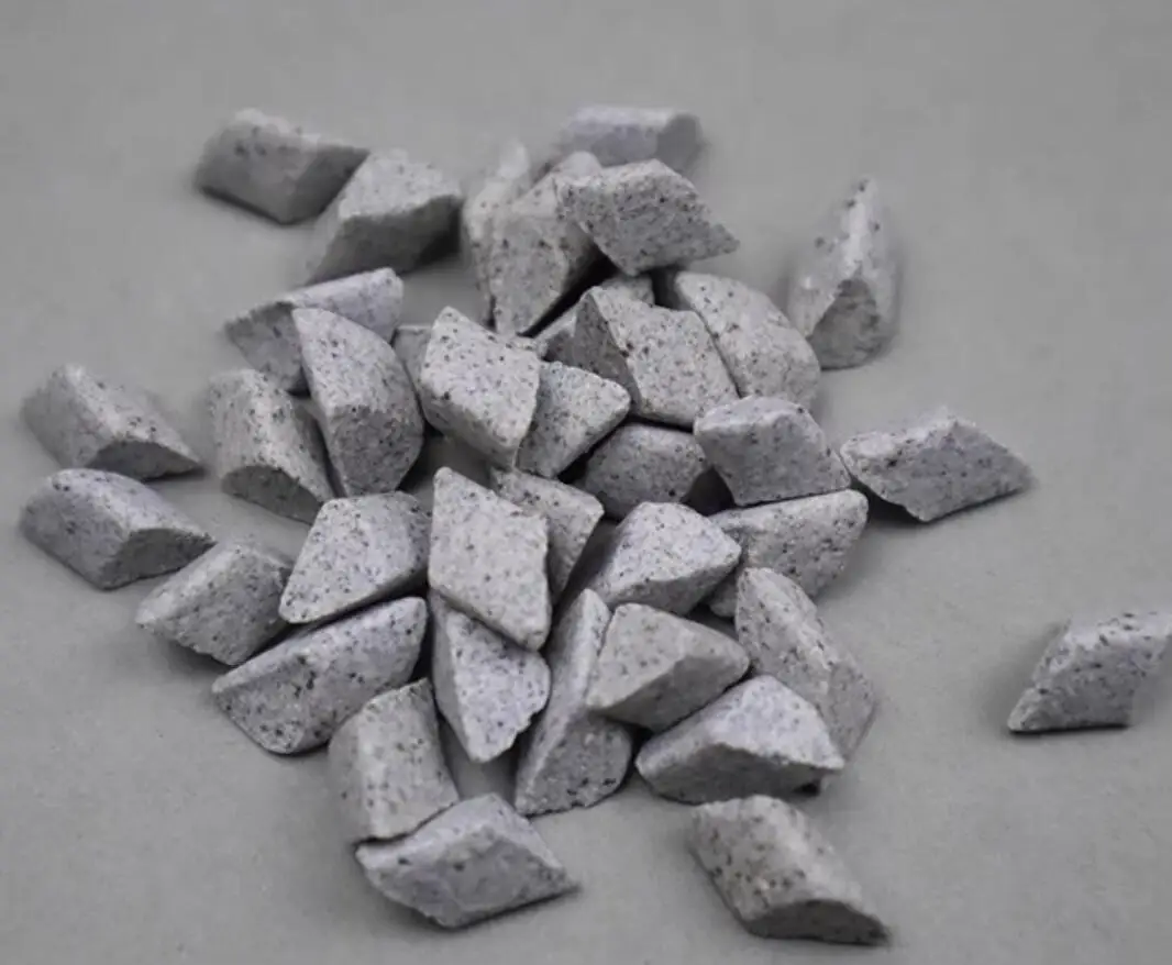 Jewelry Polishing Material Ceramic Stone Polishing Tumbling Media Vibration Tumbler Machine Use Corundum Triangle Abrasive