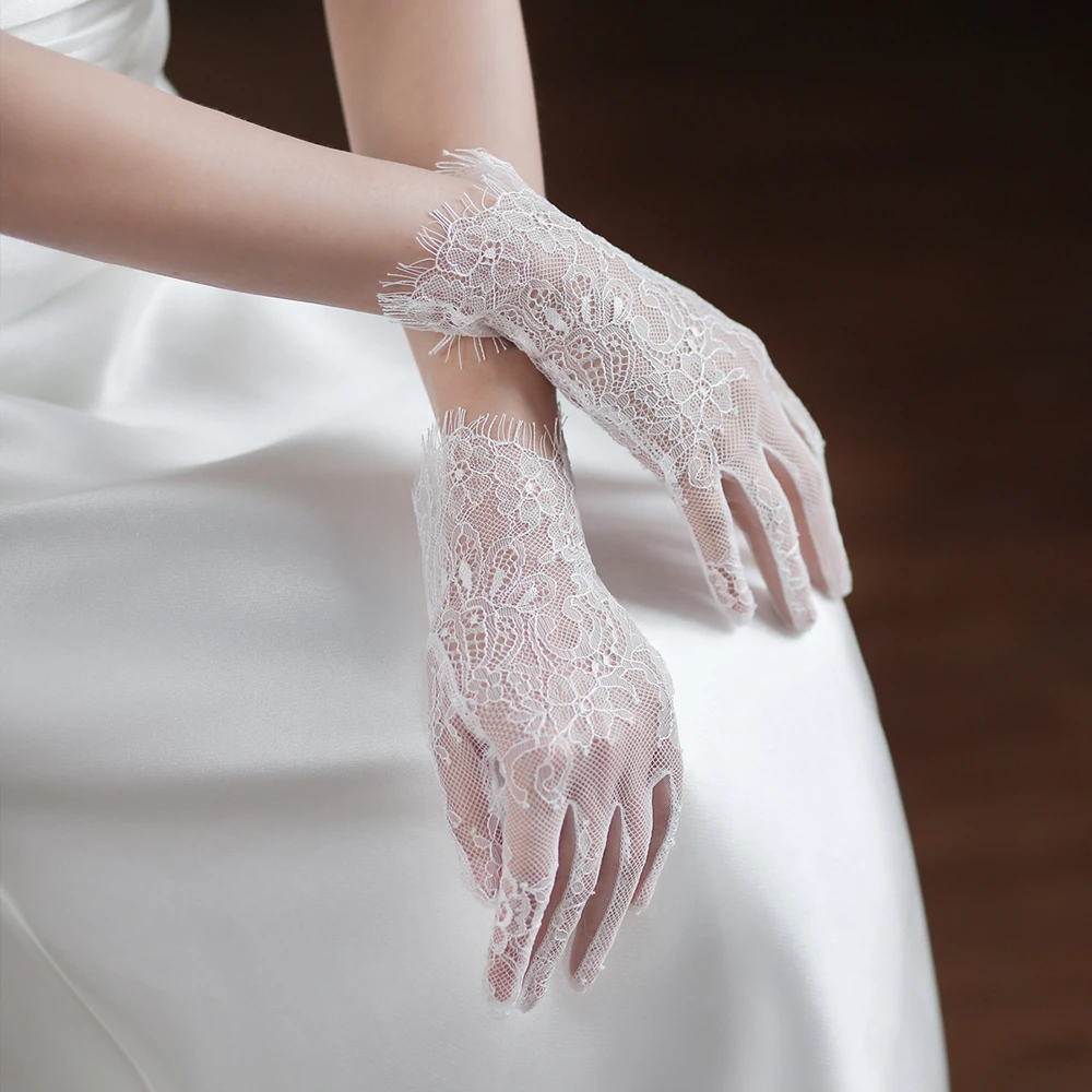 Bridal Wedding Elegant White Hollow Lace Eyelash Edge Short Gloves Women Prom Opera Dinner Dress Party Cosplay Mesh Gloves