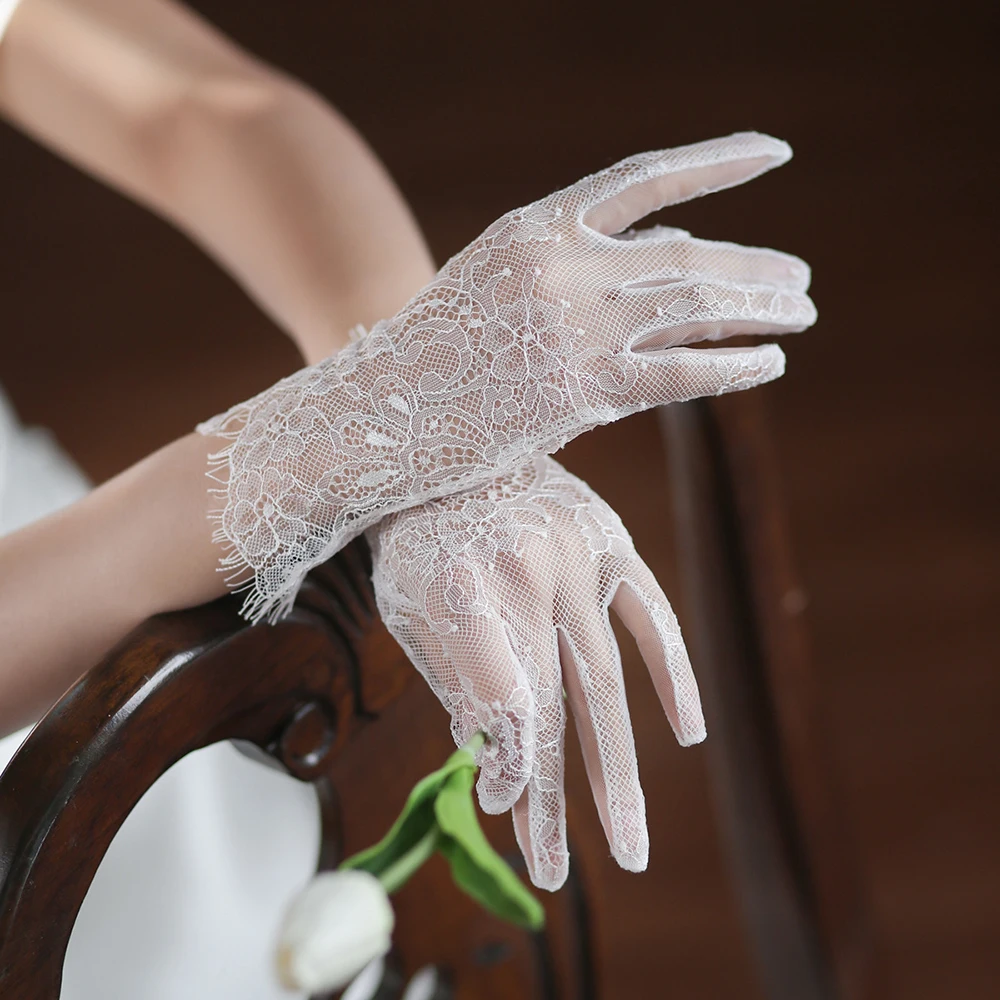 Bridal Wedding Elegant White Hollow Lace Eyelash Edge Short Gloves Women Prom Opera Dinner Dress Party Cosplay Mesh Gloves