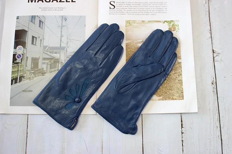 Women's Winter Warm Color Leather Gloves Fashion Striped Style Windproof Sheepskin Velvet Lining Driving Gloves