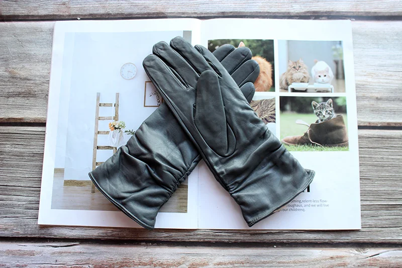 Women's Sheepskin Leather Gloves With Velvet Lining For Warmth in Autumn and Winter Outdoor Anti Cold Motorcycle Driving Gloves