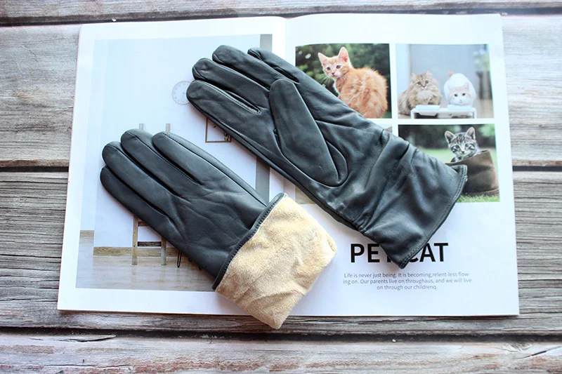 Women's Sheepskin Leather Gloves With Velvet Lining For Warmth in Autumn and Winter Outdoor Anti Cold Motorcycle Driving Gloves