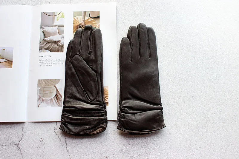 Women's Sheepskin Leather Gloves With Velvet Lining For Warmth in Autumn and Winter Outdoor Anti Cold Motorcycle Driving Gloves