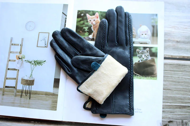 Women's Colored Leather Gloves Fashion Striped Style with Velvet Lining Warm Autumn Winter Sheepskin Finger Gloves