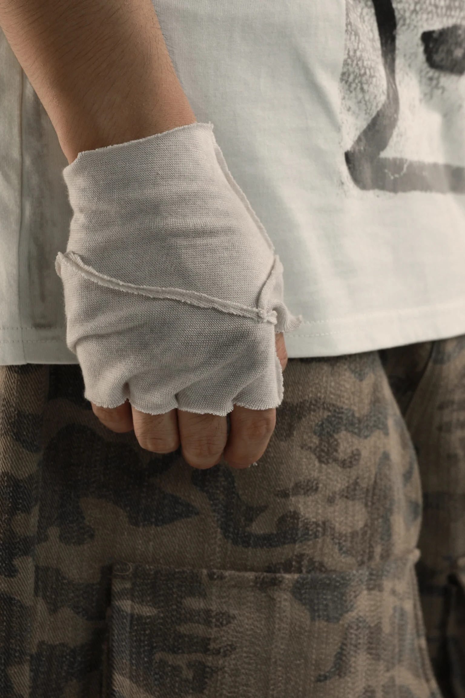 Niche Style Ripped Hole Vintage Distressed Punk Fingerless Gloves Man Woman Thin Soft Elastic Retro Gloves