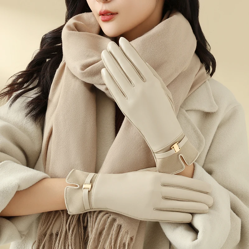 1 Pair of Gloves for Women in Winter Fleece-Lined to Heattech and Touch Screen Pu Elegant and Exquisite Cycling Driving Gloves